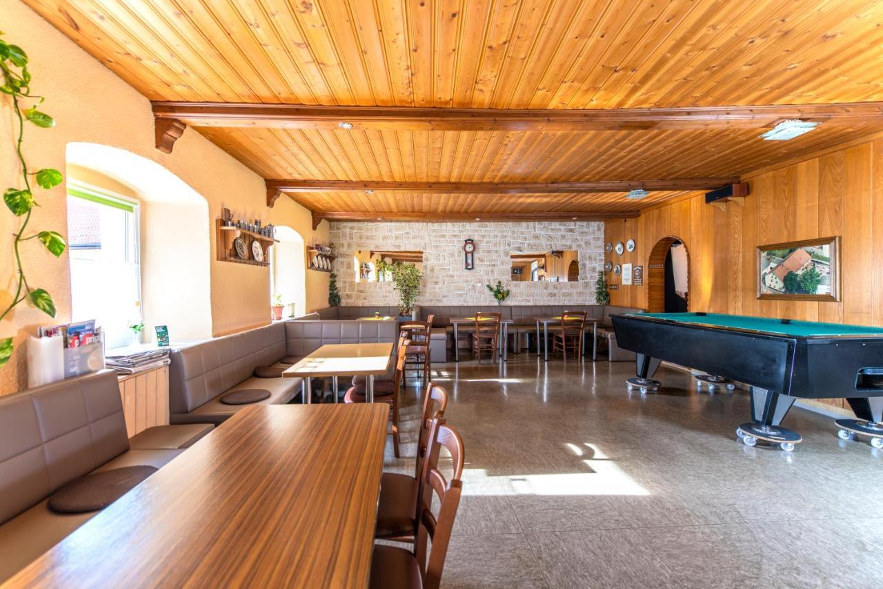 Gasthof Zum Burgkrug Leuchtenberg Buitenkant foto